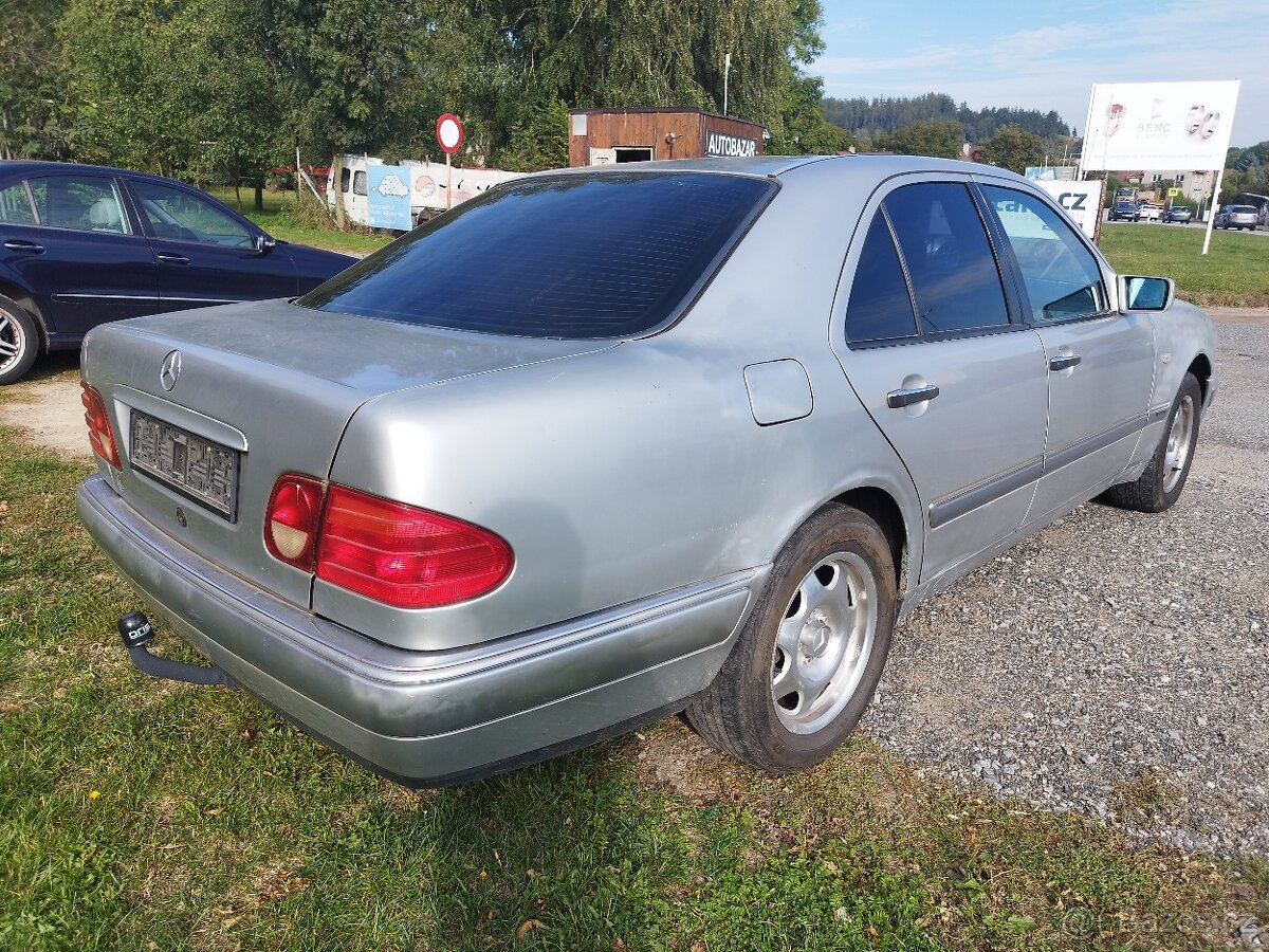 Mercedes-Benz E 230 i manuál - 5