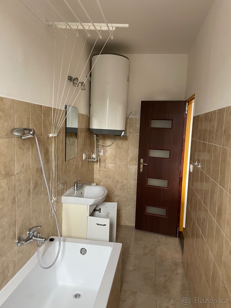 Pronajmu 2+1 Úpice - 5