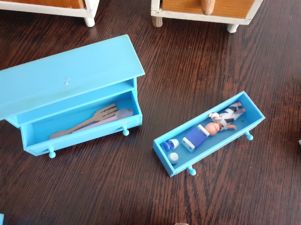 RETRO NÁBYTEK PRO PANENKY - 5