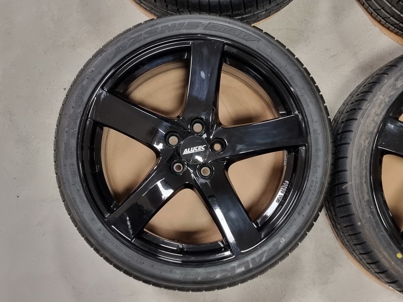 letní ALUTEC Freeze 7,5x19" 5x112 ET40 s pneu 225/40 R19 - 5