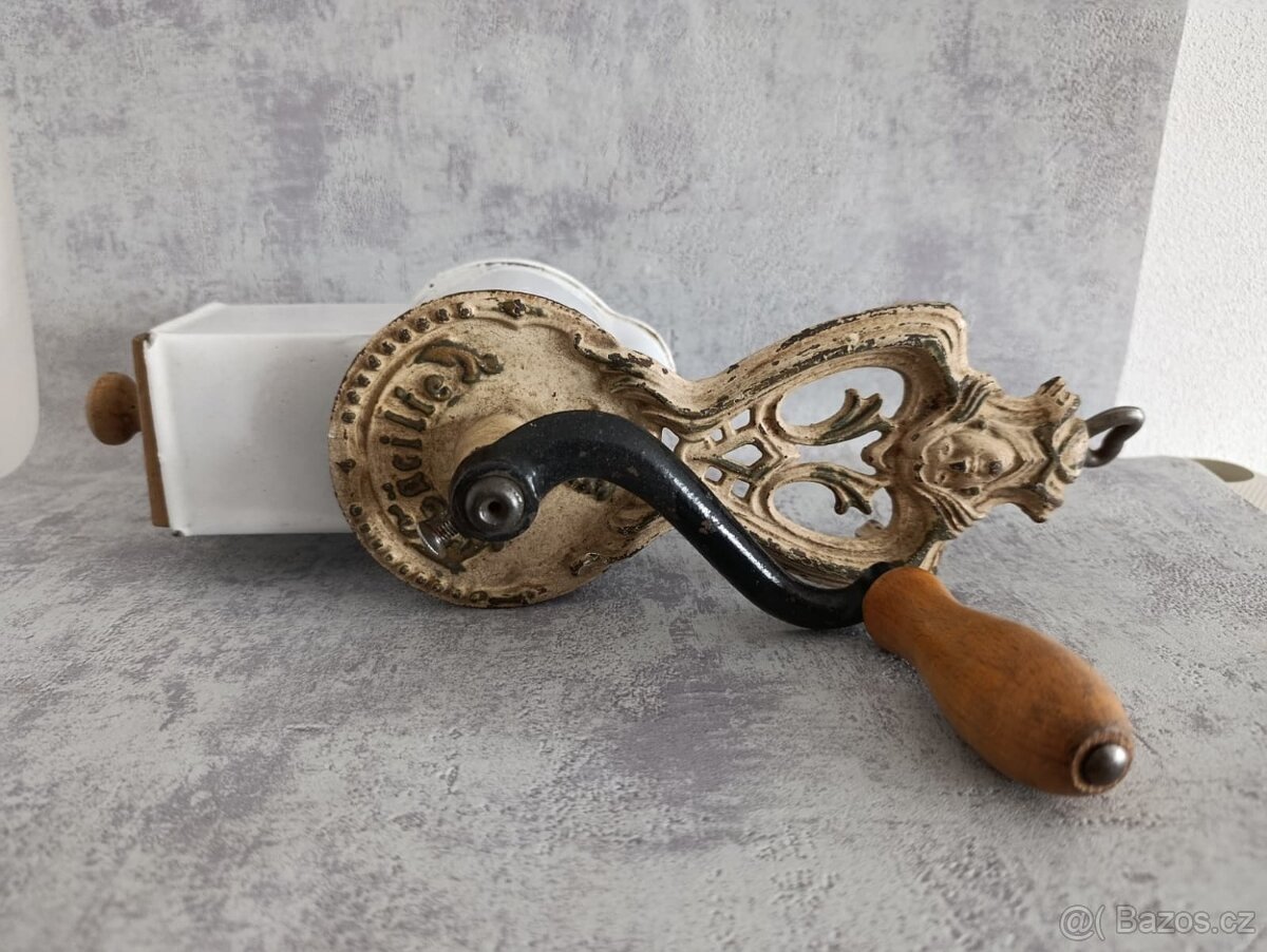 Starý krásný zdobený starožitný mlýnek na strouhanku JUGENDS - 5