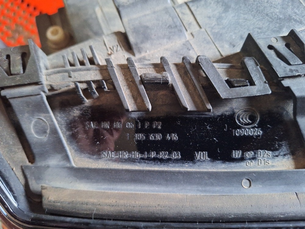 Přední pravé světlo X3 E83 D2S+ H7 XENON - 5