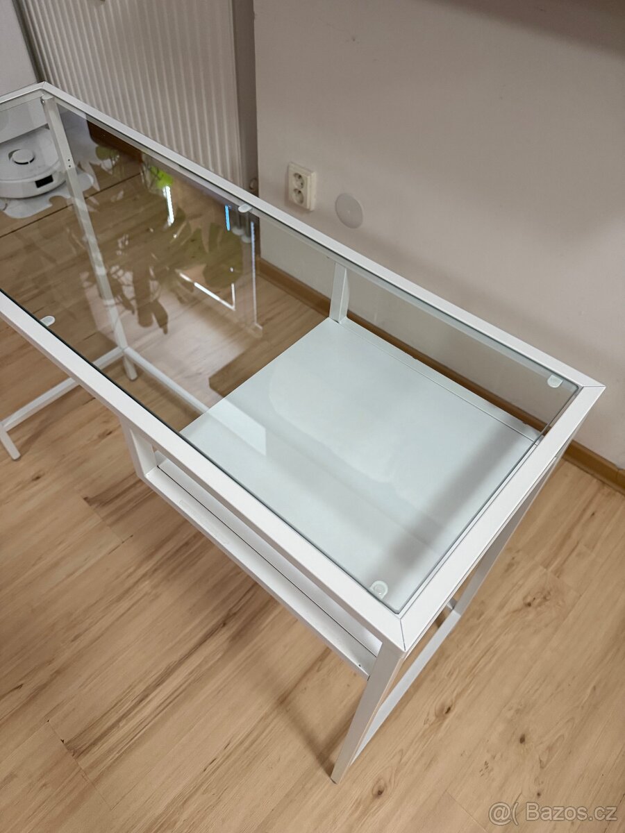 Psaci / kosmeticky stul - 5