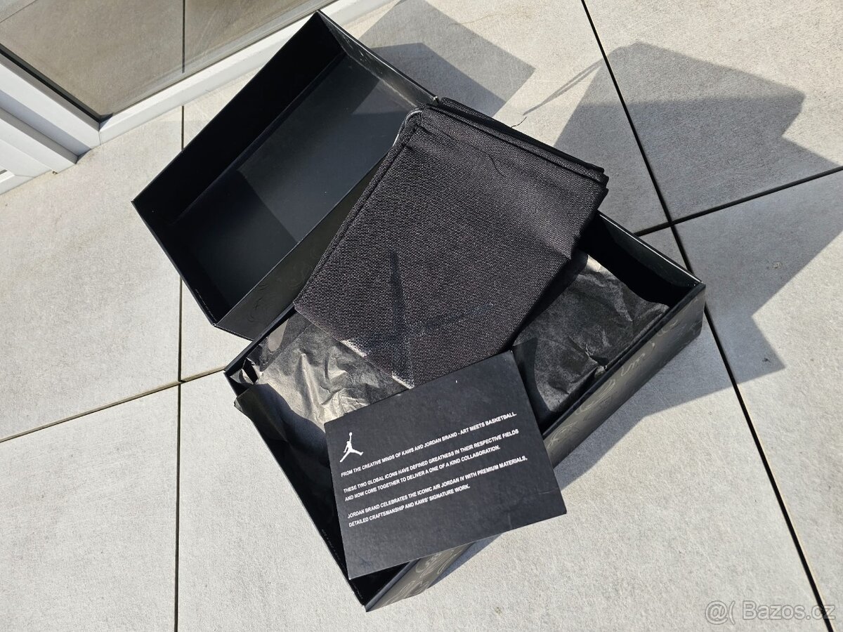 AIR JORDAN 4 RETRO KAWS - 5