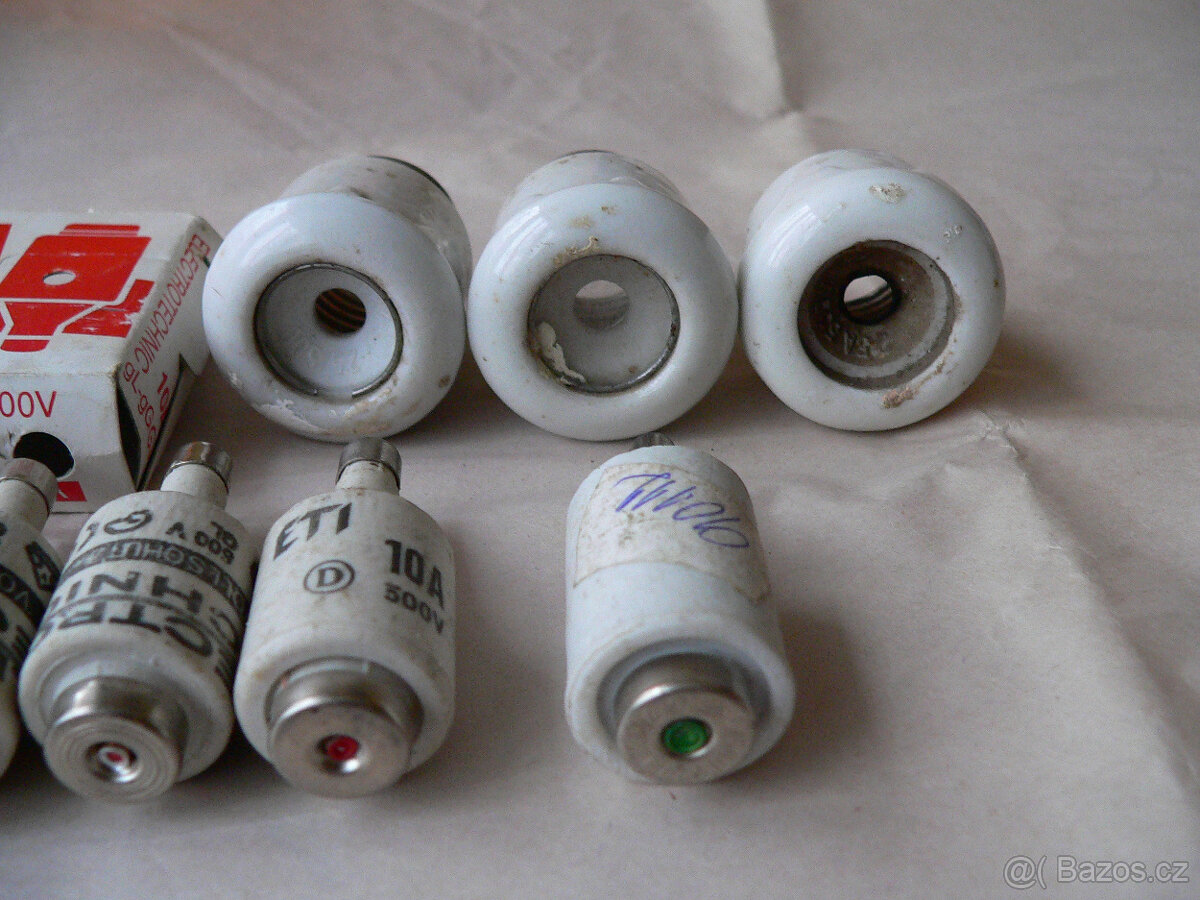 Keramické pojistky, různé hodnoty 6A - 25A celkem 10ks + 2ks - 5
