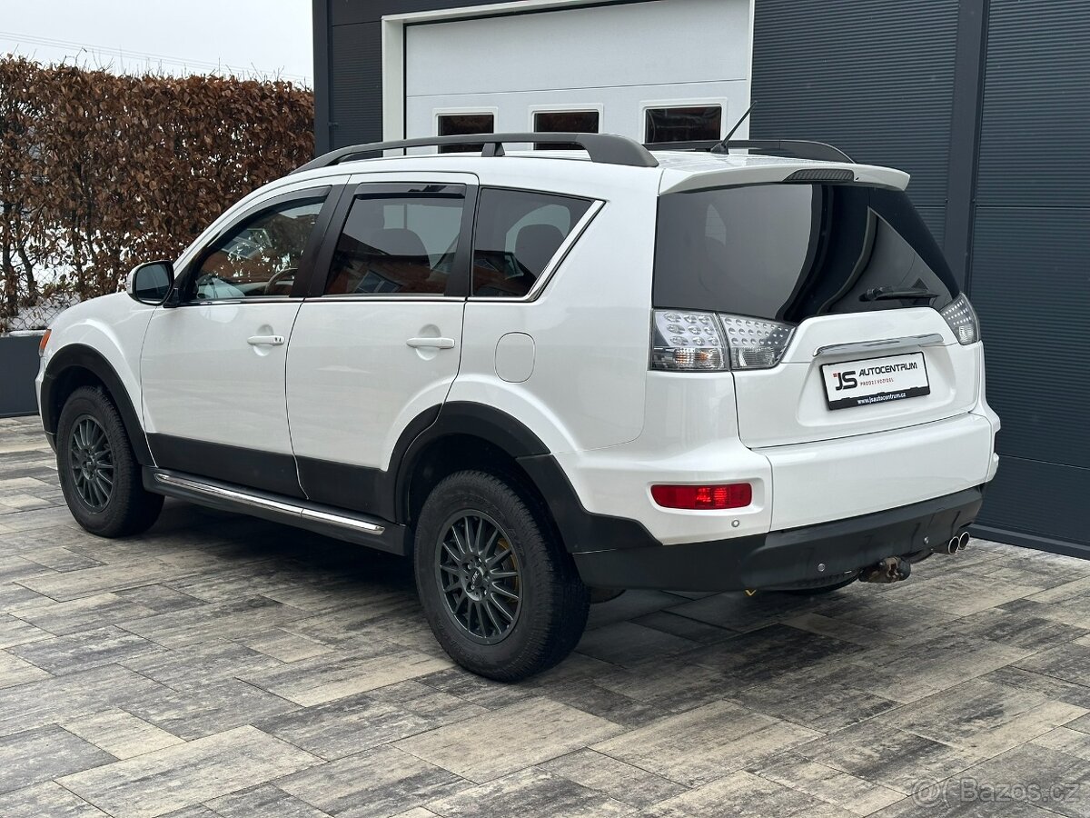 Mitsubishi Outlander 2.2DI-D 156PS Intense+ -7 A/T 4x4 - 5