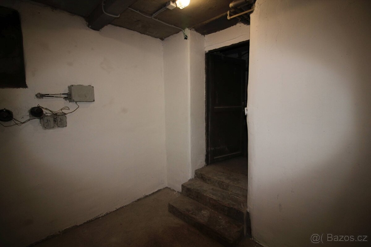 Prodám sklad/sklep na Ortenově náměstí v Praze - 5