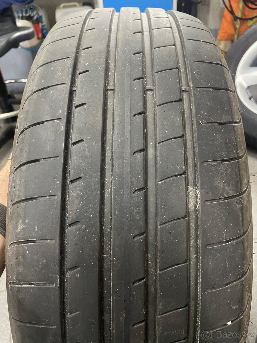 Goodyear 235/55/r18 - 5