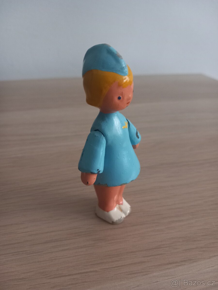 Cca 80let stará figurka letušky - 5