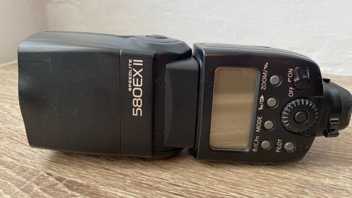 Canon EOS 6D Mark II + Speedlight 580EX II + příslušenství - 5