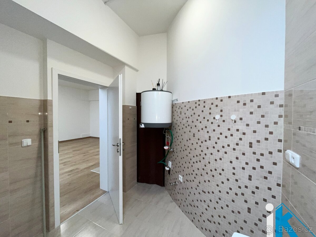 Kancelář cca 40m2 - 5