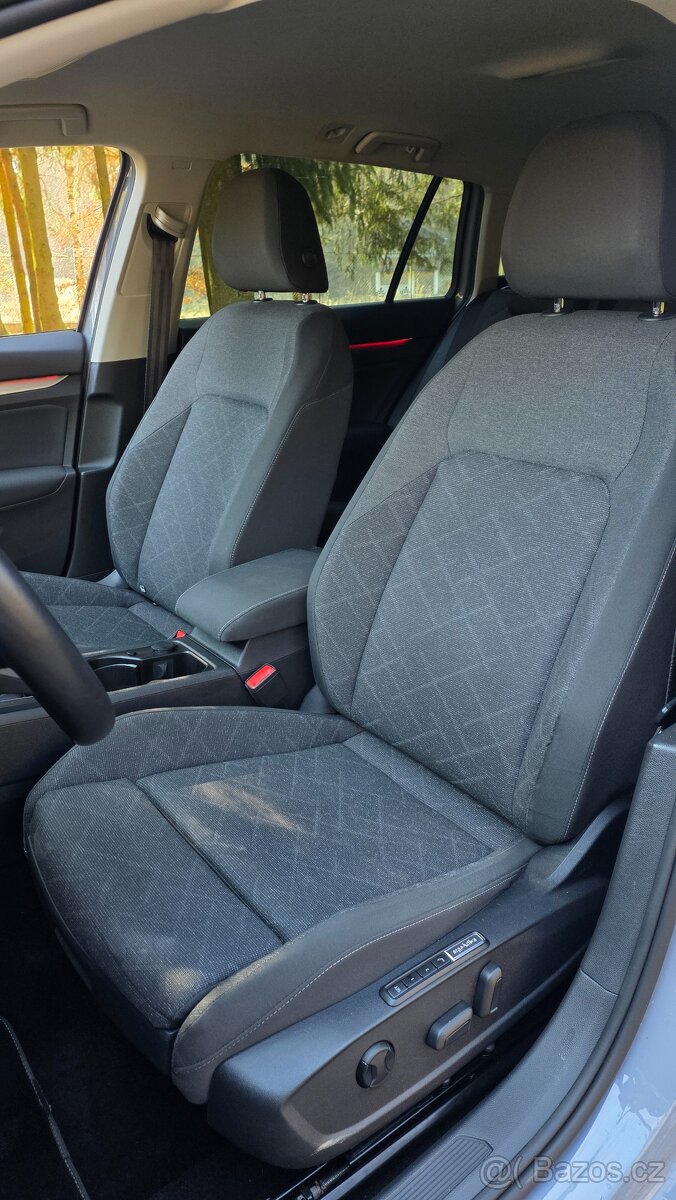 Vw Golf 8 1.5TSi, kombi, 1.majitel, super stav - 5