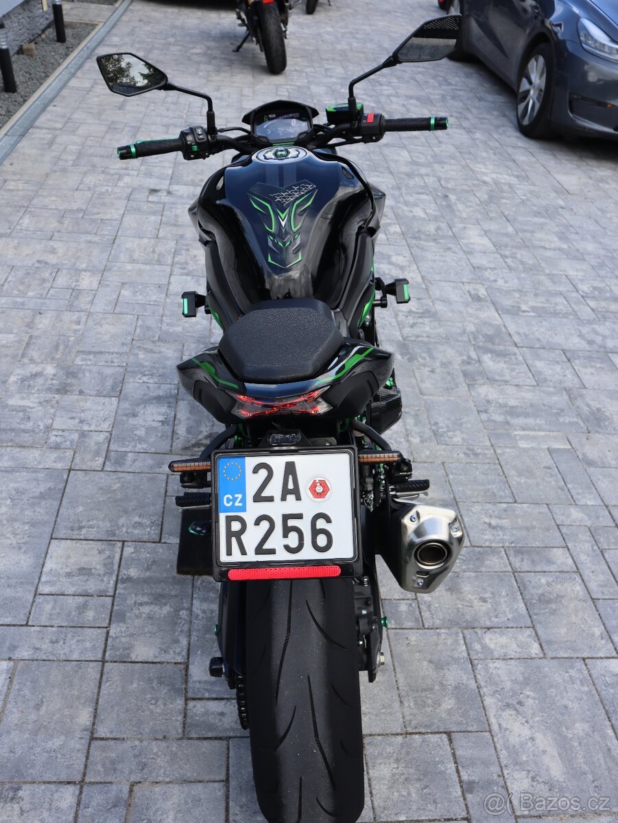 Kawasaki Z900 Candy Lime Green rv.2024 - 5