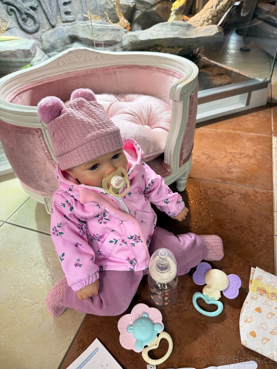 Realistická Reborm panenka v zimní bundičce - 5