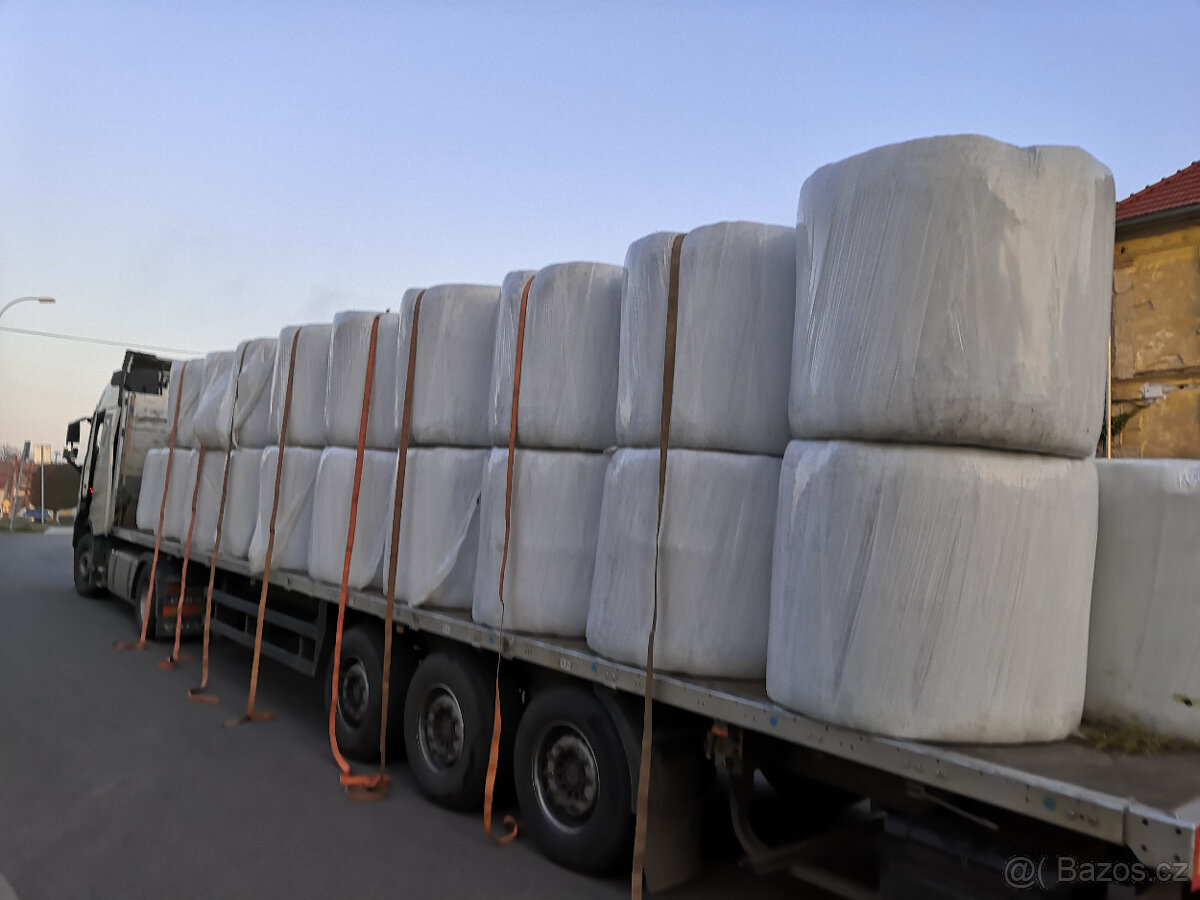 Prodám balíky sena a senáže, kamionem rozvezem po ČR. v ceně - 5