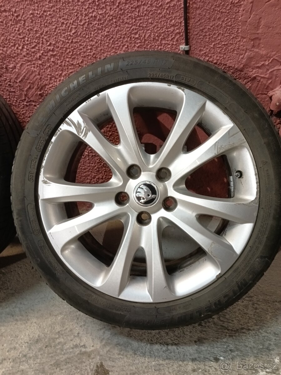 Prodám alu disky Škoda Trifid 17" 5x112 LETNÍ pneu - 5
