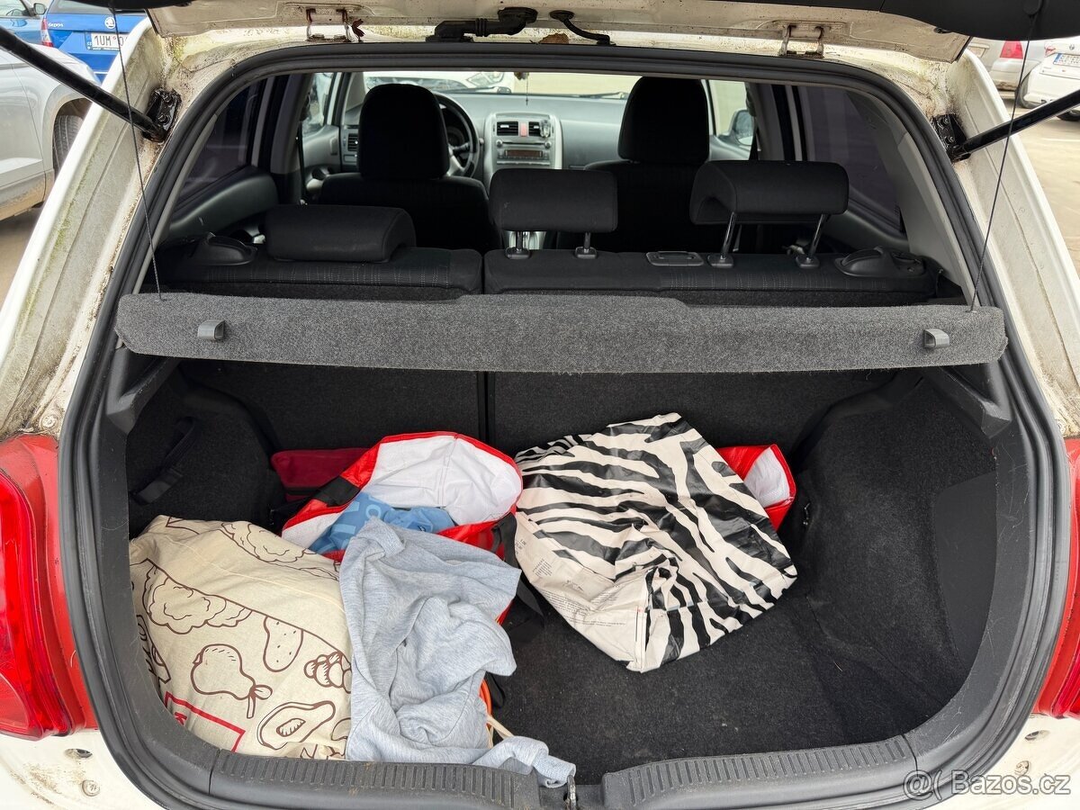 toyota auris 1,4d - 5