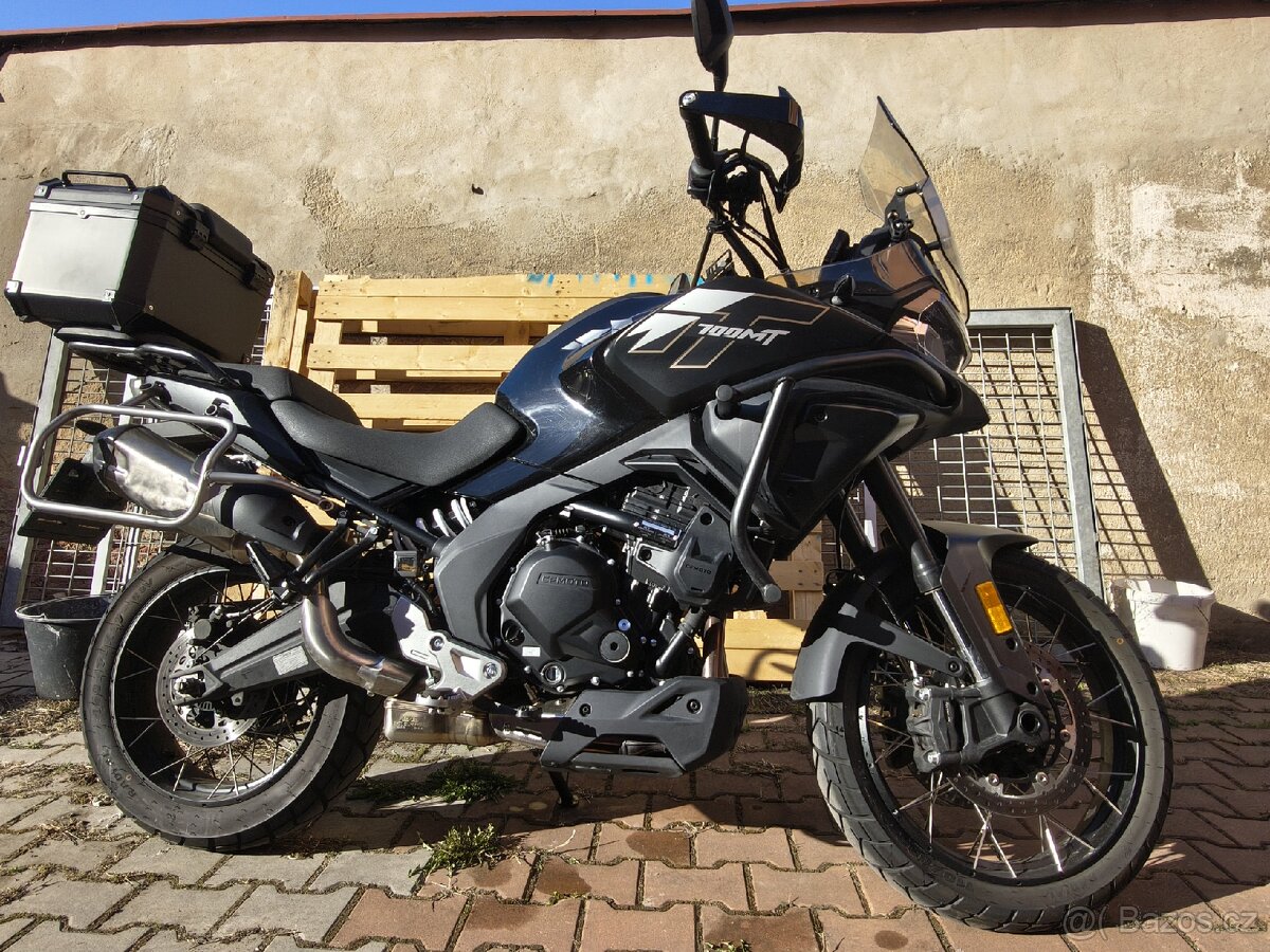 CFMOTO 700MT Adventure rok 2025 +helma + box TOPStav - 5
