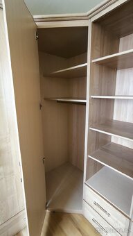 Rohová šatní skříň - 5