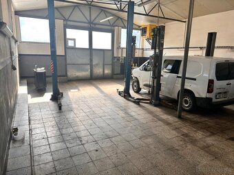 Pronájem autoservis + 3 byty 2+kk - 5