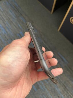 Apple iPhone 11 64GB černý - 5