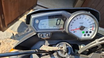 Yamaha FZ8 - 5
