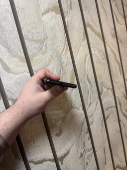 iPhone 11 pro top - 5