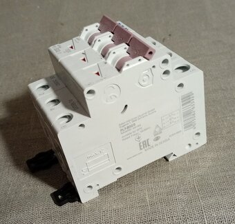 Jistič Eaton PL7 3x B32A 10 kA 3 fázový - 5