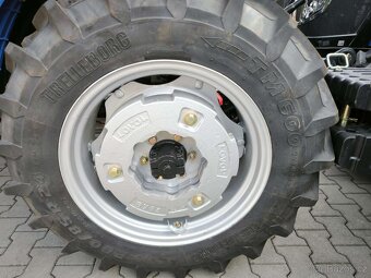 Traktor LOVOL M254 s kabinou  o výkonu 25 koní - 5