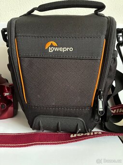 Nikon D3200 (Červený) Set s VR Objektivem a Brašnou Lowepro - 5