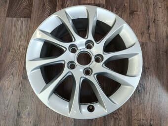 5x112 Audi A3 6,5Jx16 ET46 číslo dílu 8V0601025BM alu disky - 5