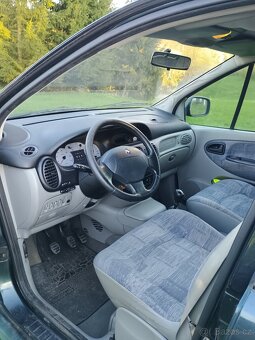 Renault Scénic RX4 - 5