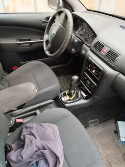 Škoda Octavia kombi 1.9 TDI rok 2010 - 5