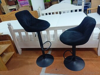 Prodám 2 x otáčecí zvedací hezké barové židle. - 5