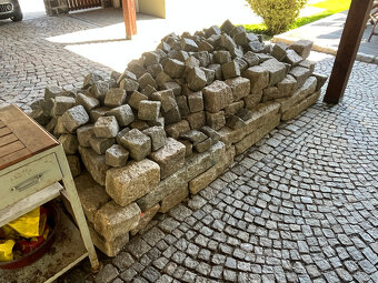 žulové kostky + obrubníky (14m2 + 16m) - 5