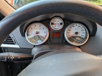 Peugeot 207 1,4 benzín - 5
