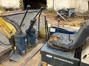JAPONSKÝ MINIBAGR KOMATSU PC10 2200KG - 5