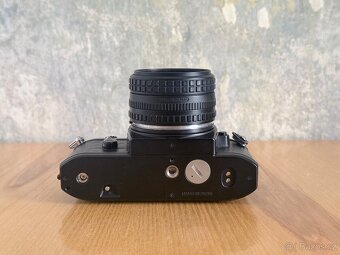 Filmová zrcadlovka NIKON EM + 50mm f1.8 + 28mm f2.8 - 5