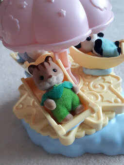 Sylvanian Families Carousel - kolotoč - 3 figurky - 5