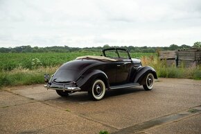 Ford V8 Roadster Deluxe - 5