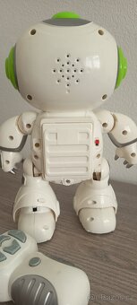 Hrající a tančící Robot5 - 5