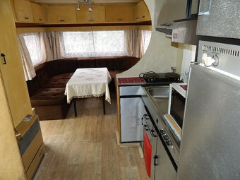 Velký dvouosý karavan Dethleffs - 5