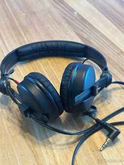 Sluchátka Sennheiser HD25-1-II pro monitoring - 5