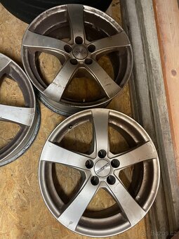 Disky Peugeot 807, Citroen C8,.. 7Jx16 a 215/60 R16 - 5