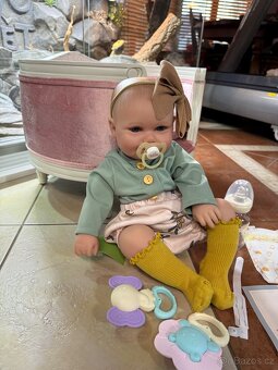 REALISTICKÁ PANENKA S ČELENKOU N.O.V.Á. - 5