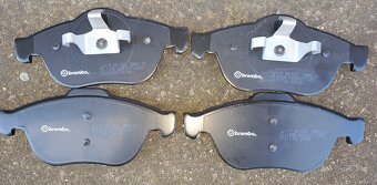 Sada brzdových destiček BREMBO P 68 032 - 5