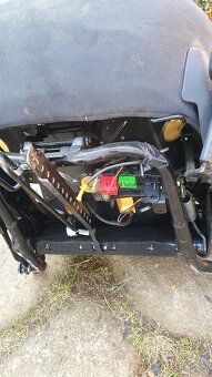 Audi A4B5 limusina sedačky kompletní - 5