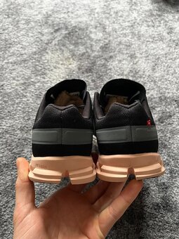 On Running, model Cloudflow, velikost 40 - 5