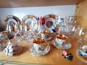 Porcelán, broušené sklo - sklenice, šálky - 5