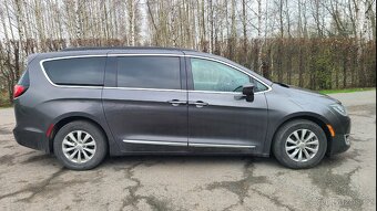 Chrysler Pacifica Touring L - 5